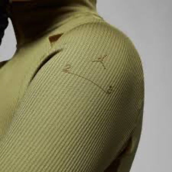 NWT - Nike Jordan 23 Engineered Women's 1/4-Zip Long-Sleeve Top Size M Tight Fit - Picture 4 of 14